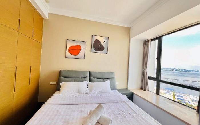 Luxury 2BR with Sea View @ R&F
