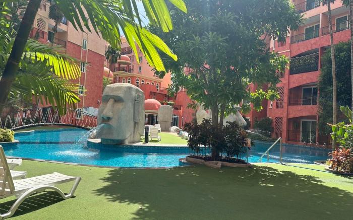 Seven Sea Condo pool access at Pattaya Jomtien Som