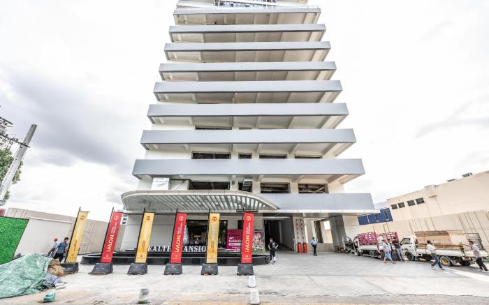 Wealth Mansion Suites River View Service by Soben