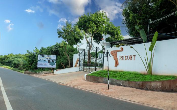 T Resort with Swimming Pool