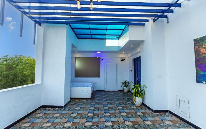 T Resort with Swimming Pool