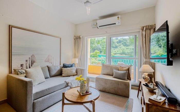 Alaya Stays 1 BHK with  Pool - Veera Marina