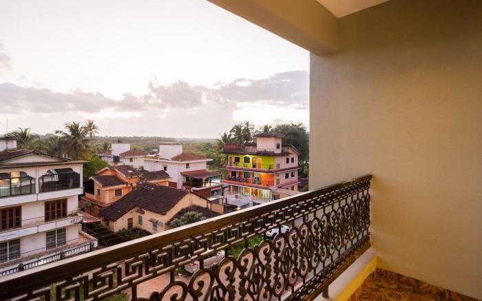 ELIVAAS 1 BHK with Jacuzzi & Lift - Kamerios Brisa