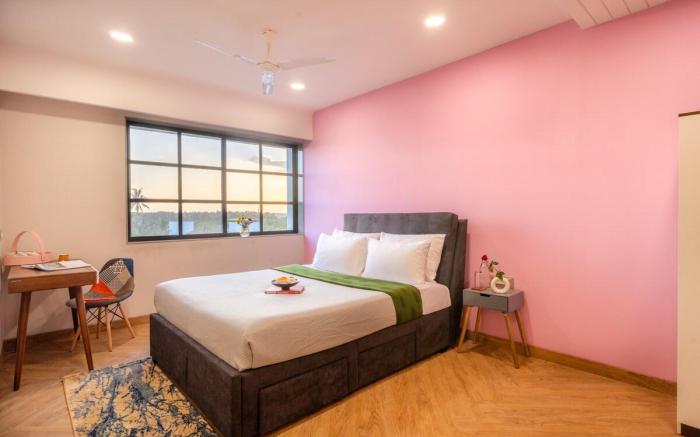 ELIVAAS 1 BHK with Jacuzzi & Lift - Kamerios Brisa