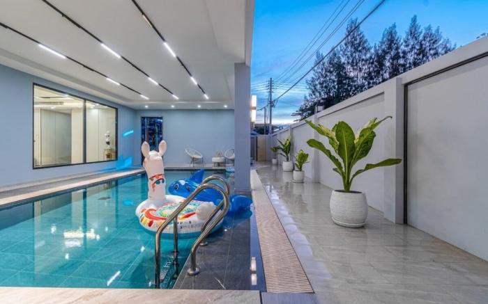 TML-Jomtien Beach 5 bedrooms  (KTV room + pool)