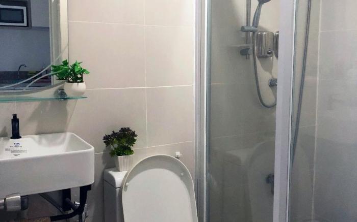 Modern 1BR Condo + Balcony & Pool, next to SM Mall