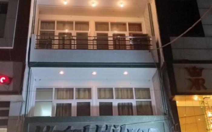 Goroomgo Hilroz Amritsar
