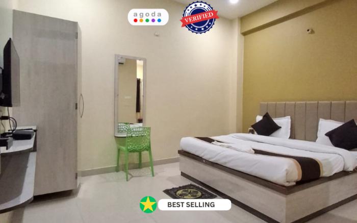 Goroomgo Medhya Grand Varanasi Indian Only Best location Near Shree Kashi Viswanath Temple and Ganga