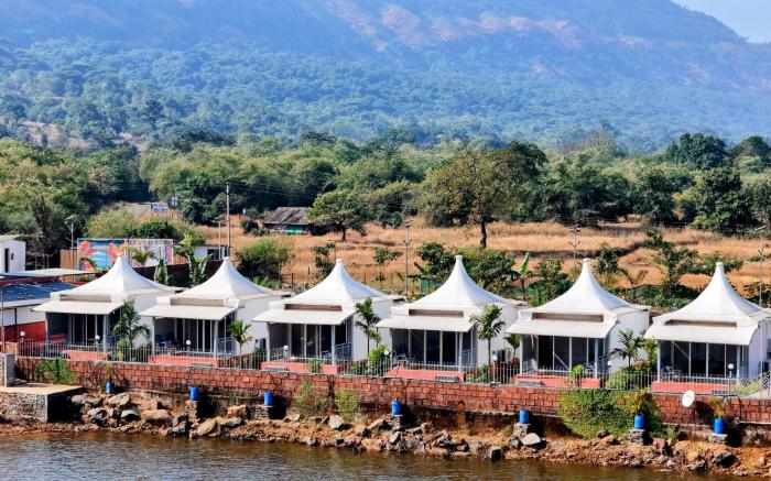Lake Forest Resort