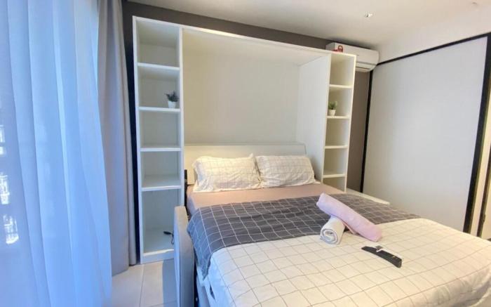 Near Subang Airport DK Impian Balcony room 1-2 pax