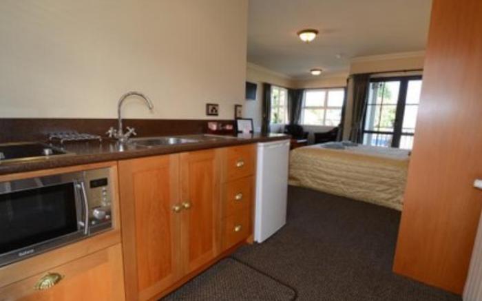 Lantern Court Motel