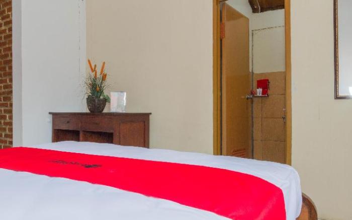 RedDoorz near Farmhouse Lembang