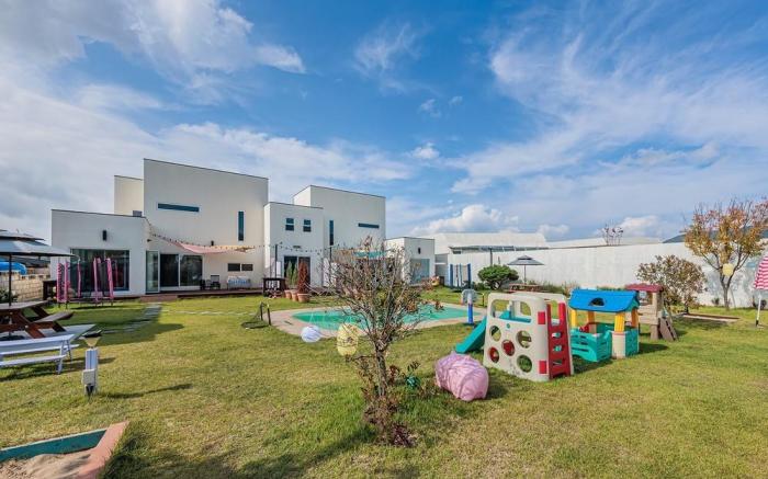 Gyeongju Macaron Kids Pool Villa Pension