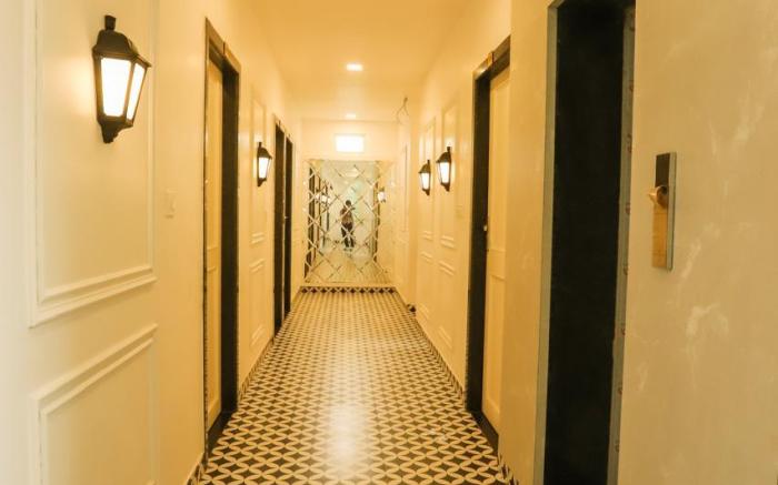Hotel Indra Palace