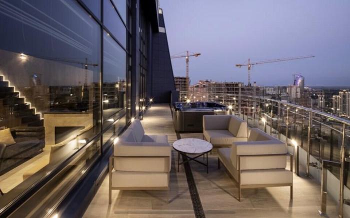 EXCLUSIVE! Terrace & jacuzzi at VIP Penthouse