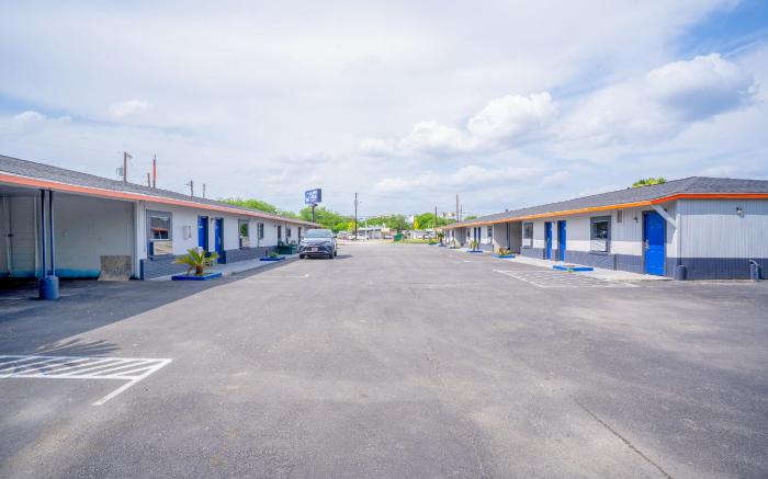 Alamo Oasis Inn and Suites By OYO San Antonio