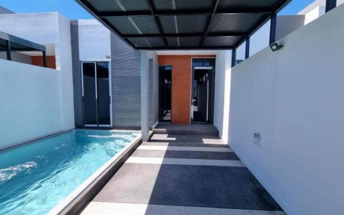Villa Town Pool