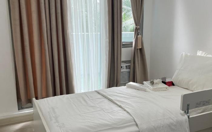 CONDO IN PARANAQUE LUXURY 2BR NEAR THE AIRPORT