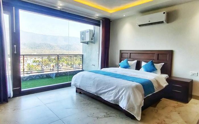 The Crown: A Pinnacle of Luxury