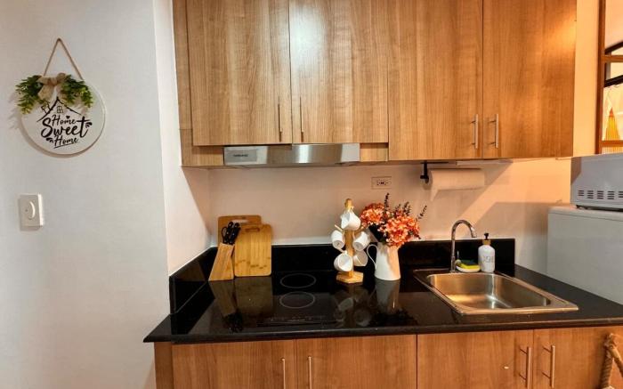 Elegant Condo w/ Balcony, Makati