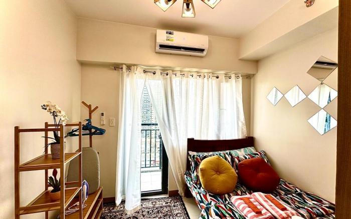 Vibrant Makati Condo w/ Balcony, Pool & Gym *22