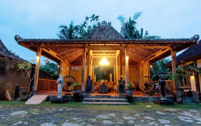 Astuti Gallery Homestay