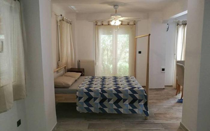 Center Apartment with Private Yard D11