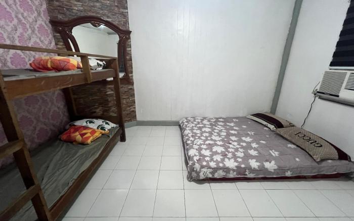 BIG PRIVATE ROOM IN ROXAS CITY(IBAÑEZ HOME RENTAL)