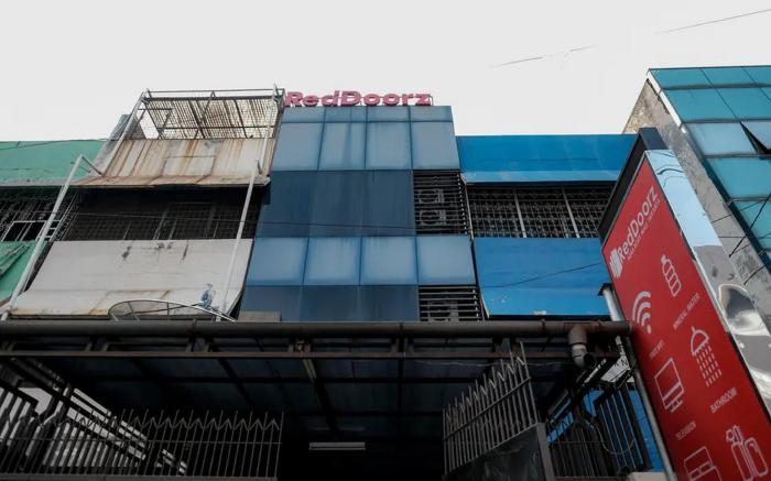 RedDoorz @ Jalan Biak Roxy Jakarta