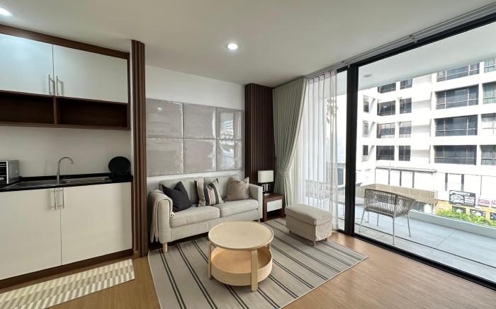 Sixth Avenue Sukhumvit, BTS Asoke&Nana, MRT (306)