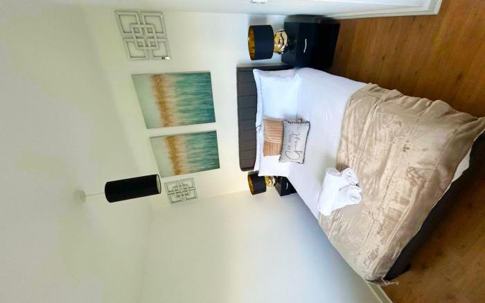 Cosy Corby Getaway
