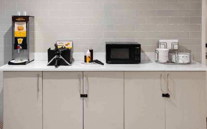 Super 8 by Wyndham Bronx Near Stadium