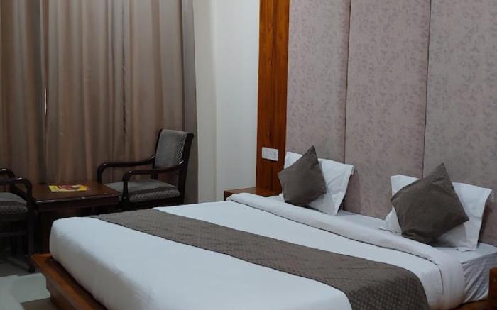 Goroomgo Sunroof Hotel & Banquet Zirakpur