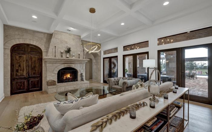 Luxurious Watershaus Ranch - Pool and Hot Tub, Fireplaces, Stunning Views!