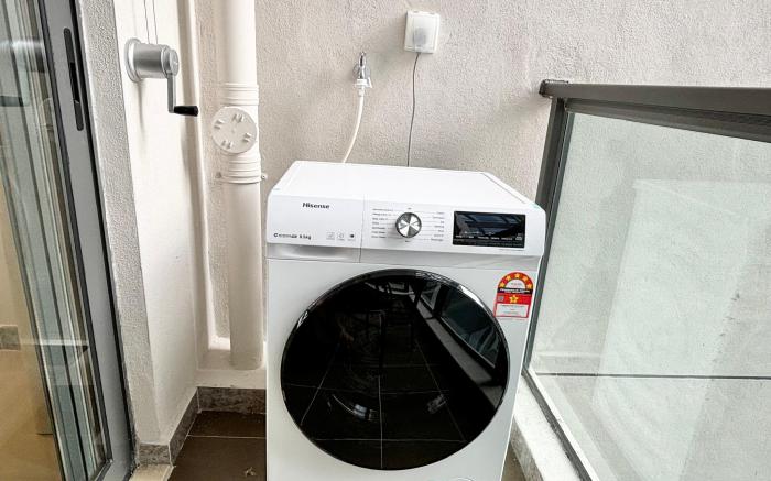 2BR Condo with City View for 4 Guests [Near CIQ]