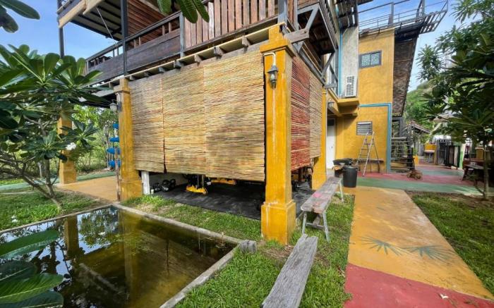 Golden Mango House