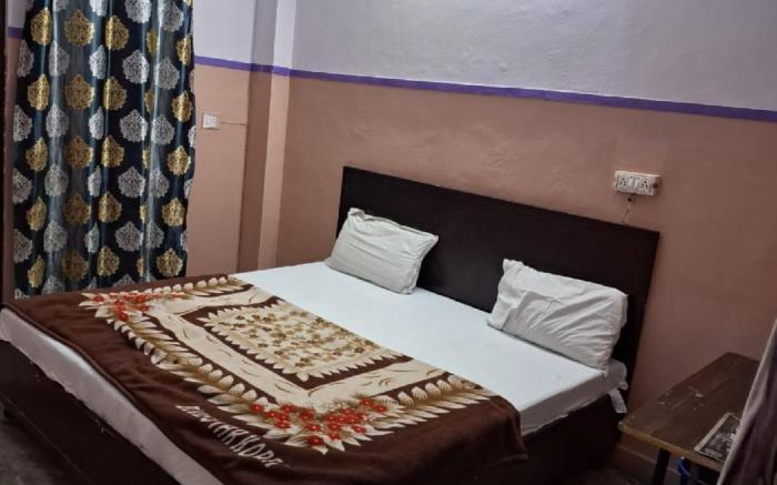 Goroomgo Raj hotel vip Noida