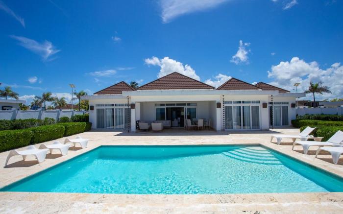 Ocean Village Deluxe - 4 Bedroom Ocean front villa