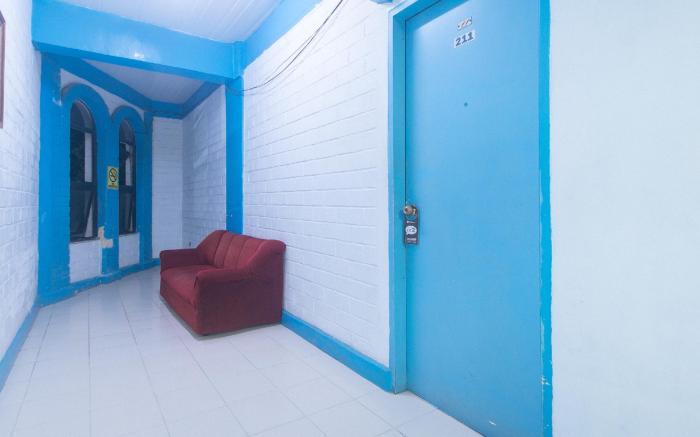 RedDoorz @ La Maria Pension and Tourist Inn