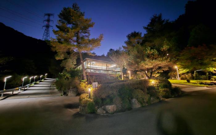 Galaxy-X Hotel-type Caravan Glamping & Pension