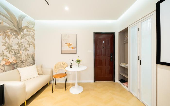 [自家住20】国家会展中心、虹桥火车站、虹桥机场、巨幕投影、麻将棋牌、三居室五床可住6人