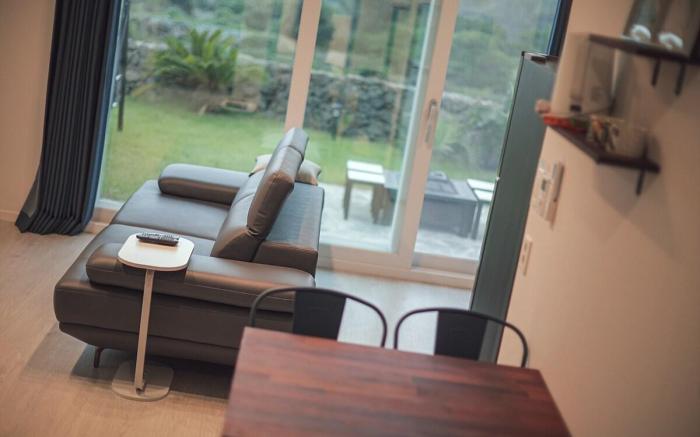 Jeju Emotional Dorm Pension