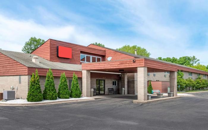 CORATEL INN & SUITES BY JASPER RIVERFALLS