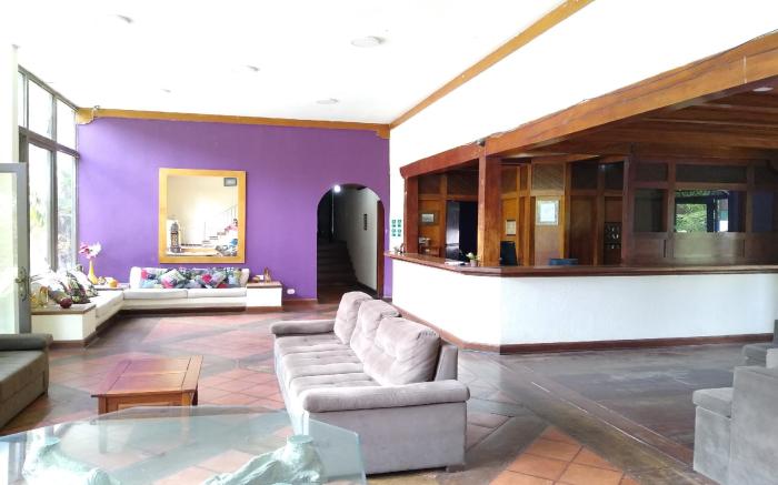 OYO Del Verde Hotel