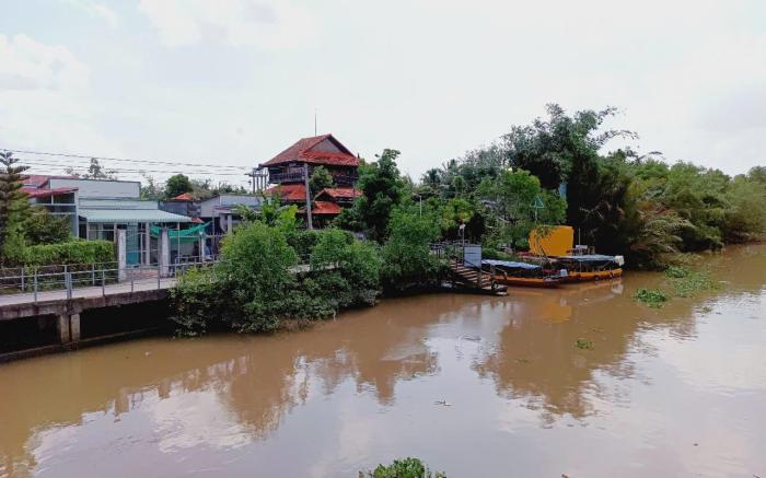 Brown House Resort