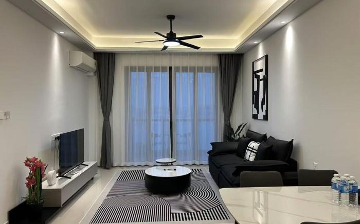 R&F 2R2B Seaview By Wan Li Homestay