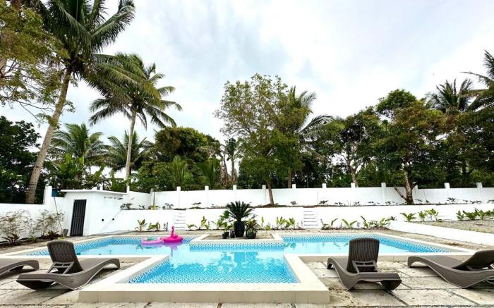 Solstice Suites-Errol Suites (good for 44-46 pax)