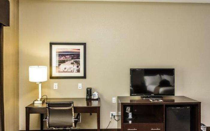 Holiday Inn Express & Suites Cheektowaga North East By IHG