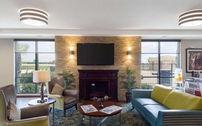 Comfort Inn & Suites Victoria North