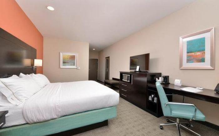 Holiday Inn Express & Suites Austin South By IHG